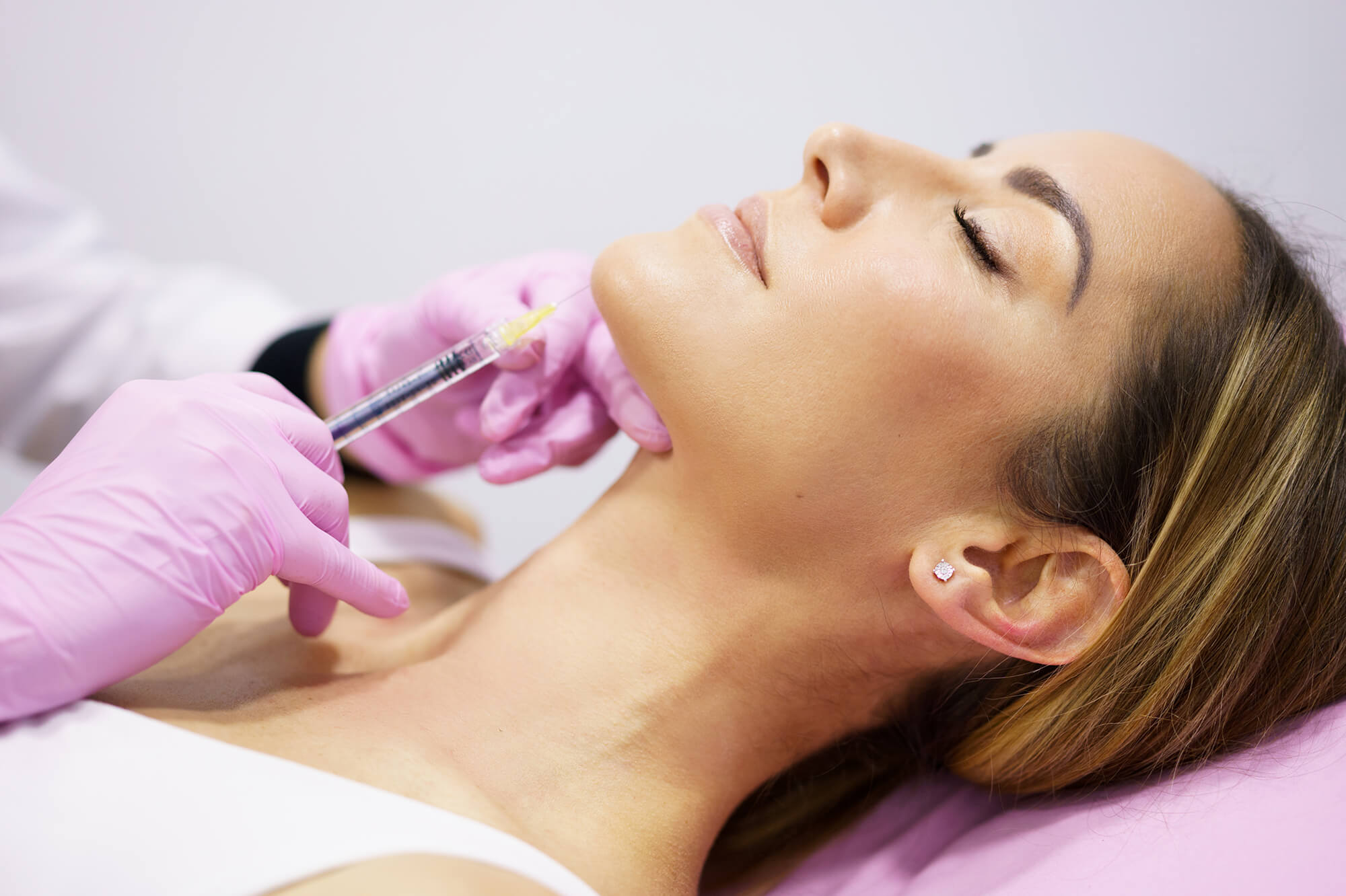 Chin sculpting treatment with Lipodissolve injections